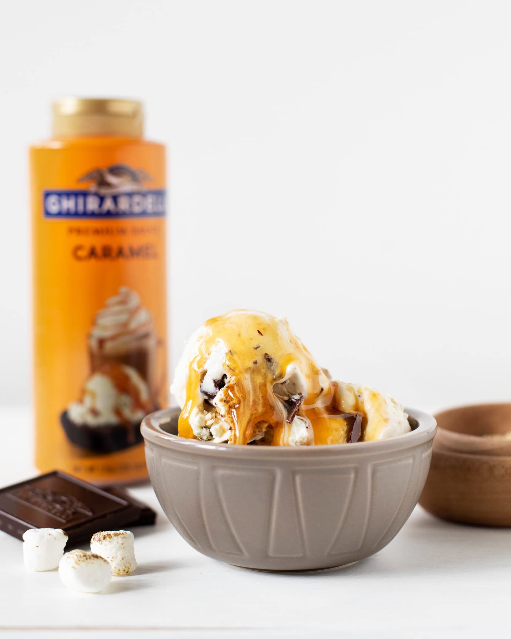 Ghirardelli Caramel Sauce Squeeze Bottle, 16 oz (Pack of 1)