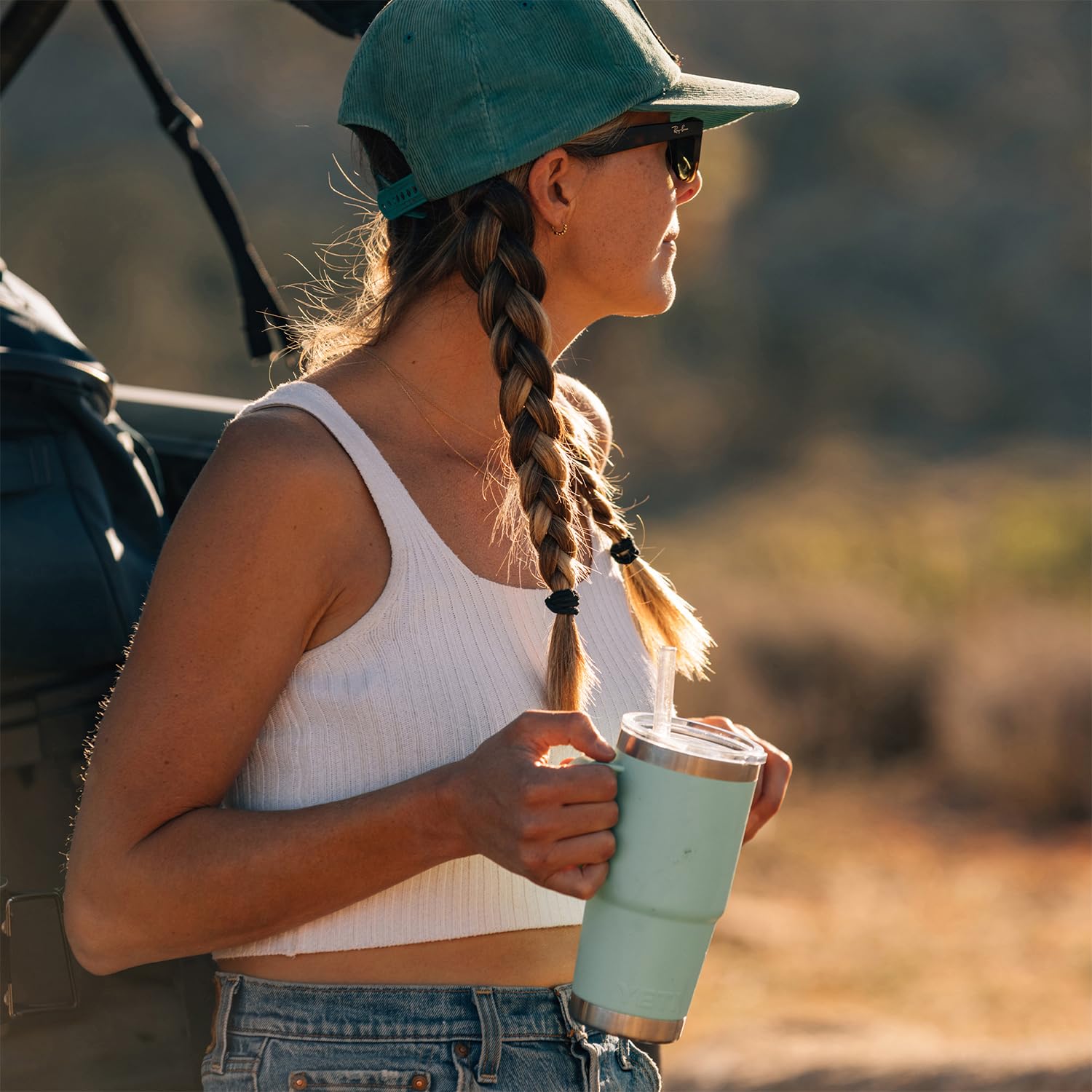 YETI Rambler 35 oz Tumbler with Handle and Straw Lid, Travel Mug Water Tumbler, Vacuum Insulated Cup with Handle, Stainless Steel, Moon Dust - Textured
